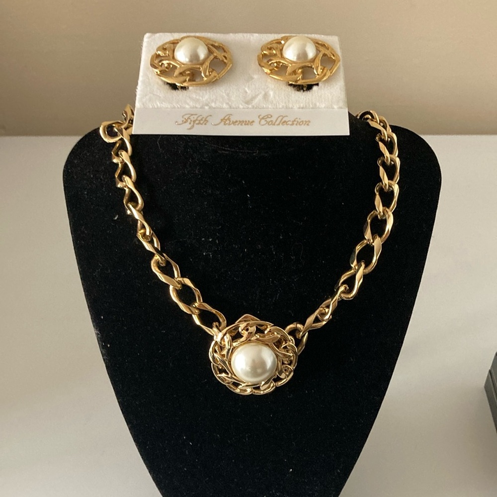 Vintage Fifth Avenue Gold Pearl  Neckace & Earring Set, EUC